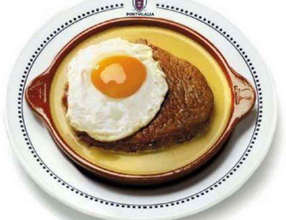 Bife à Portugália - Petiscos.com - Receitas, Gastronomia e Culinária Bife à Portugália - Petiscos.com - Receitas, Gastronomia e Culinária