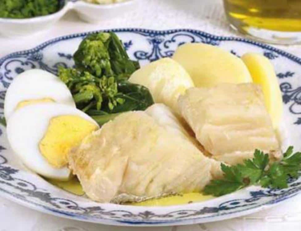 Bacalhau Cozido com Batatas, Ovo e Grelos  - Receitas,  Gastronomia e Culinária