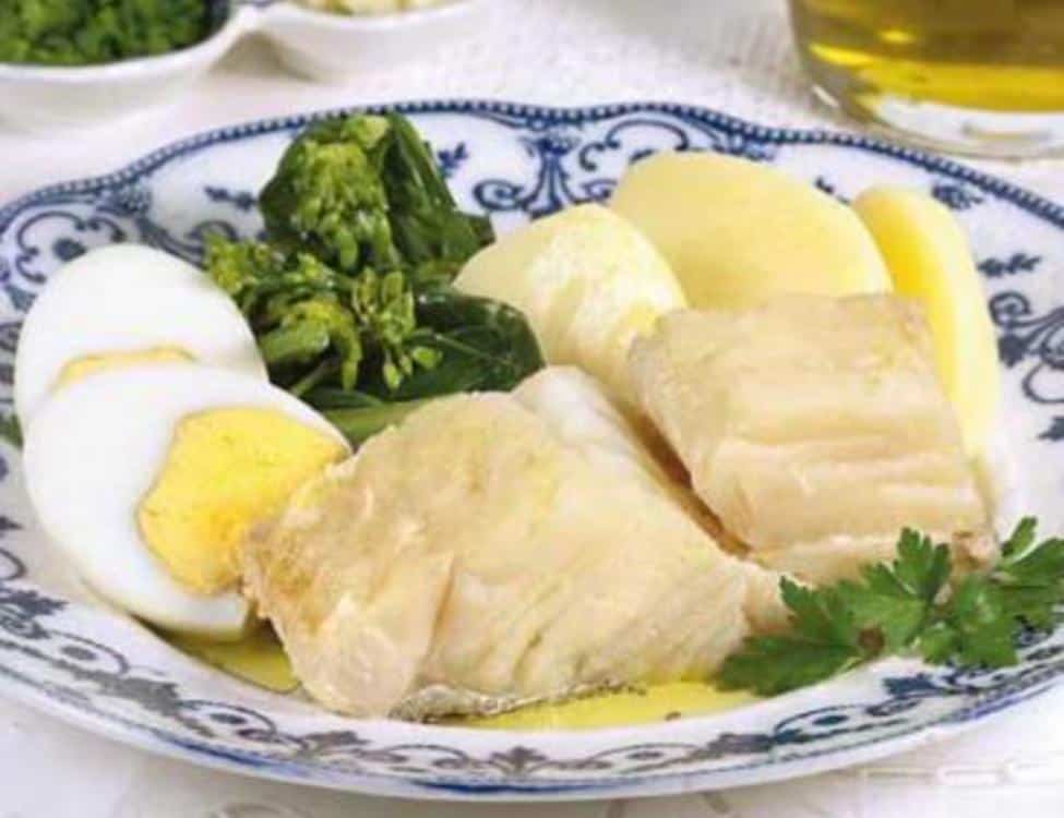 Bacalhau Cozido com Batatas, Ovo e Grelos - Receitas, Gastronomia e Culinária Bacalhau Cozido com Batatas, Ovo e Grelos - Receitas, Gastronomia e Culinária