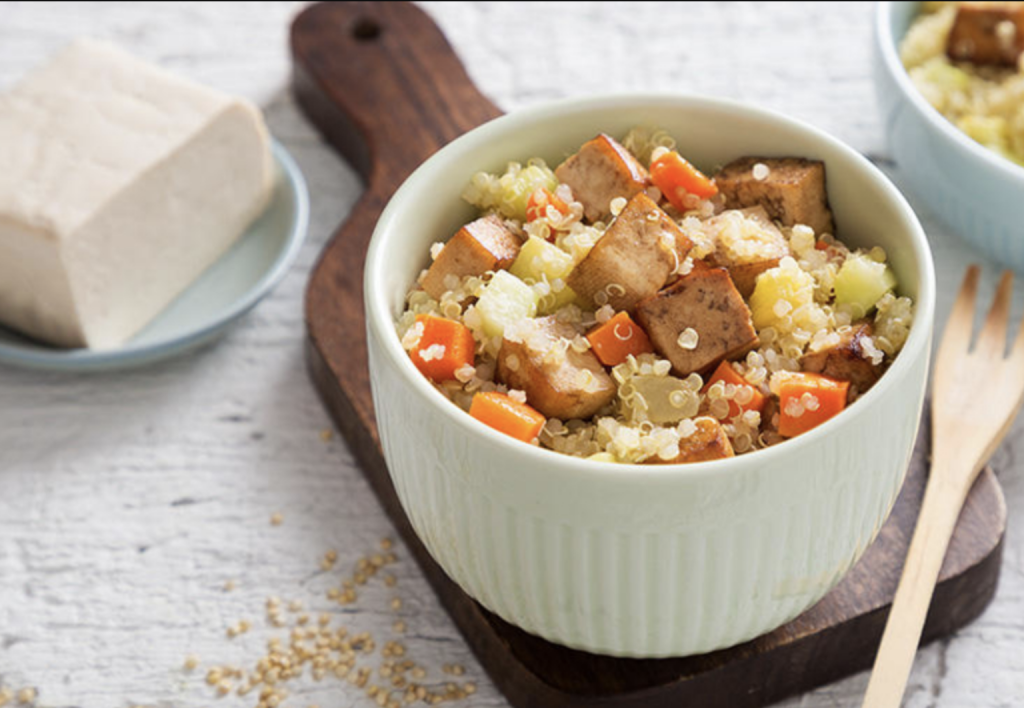 Salada de Quinoa com Tofu e Legumes - Petiscos.com - Receitas